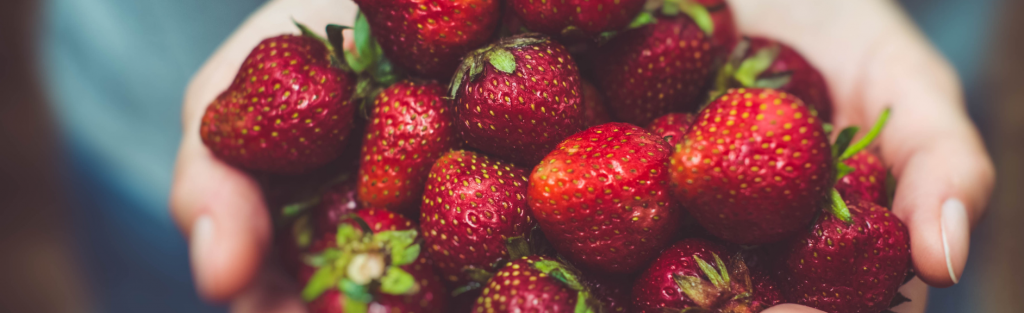 Probeer groenten en fruit met bestrijdingsmiddelen te beperken, door producten te kiezen uit Nederland en biologisch